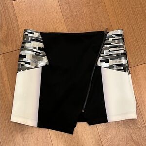 Mustard Seed Black and White Patterned Skirt